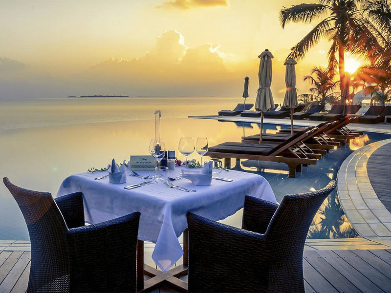 kuredu-sangu-restaurant-pool-area-crownmaldives