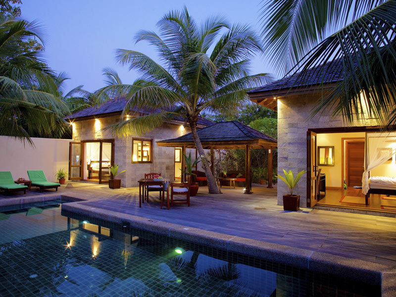 kuredu-sultan-pool-villa-pool-area-crownmaldives